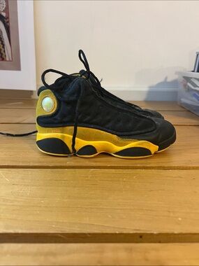 Jordan Kids Black and Yellow Retro Basketball Sneakers